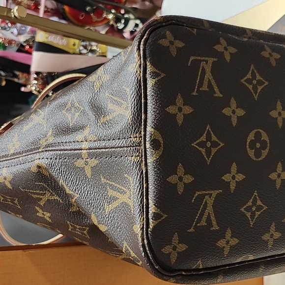 Louis Vuitton Neverfull MM with Pouch, Dust Bag, Box, And Shopping Bag; - Picture 7 of 10